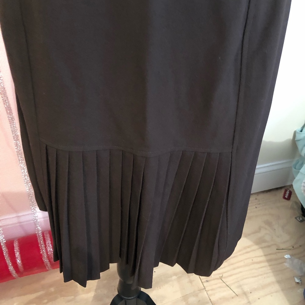 💛 5/$20- Larry Levine back pleated skirt